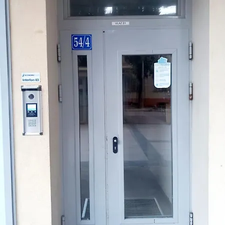 公寓 Central Apartment 波德戈里察